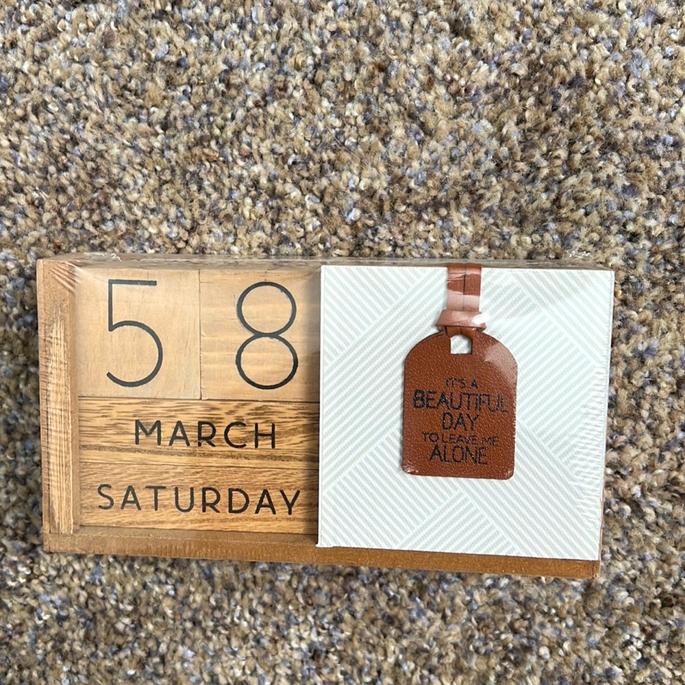 NEW- Desk organizer / calendar